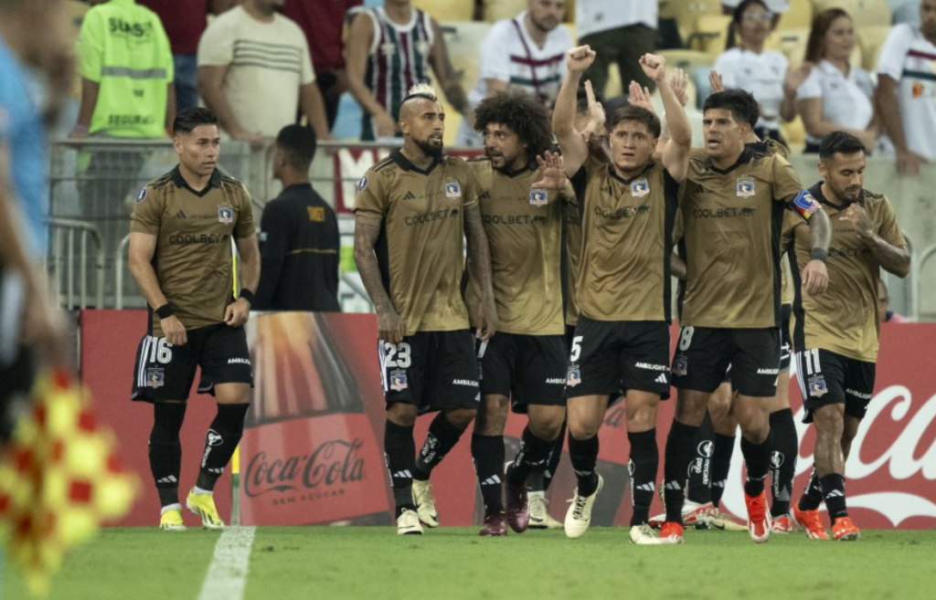 Colo Colo juega hoy con camiseta dorada