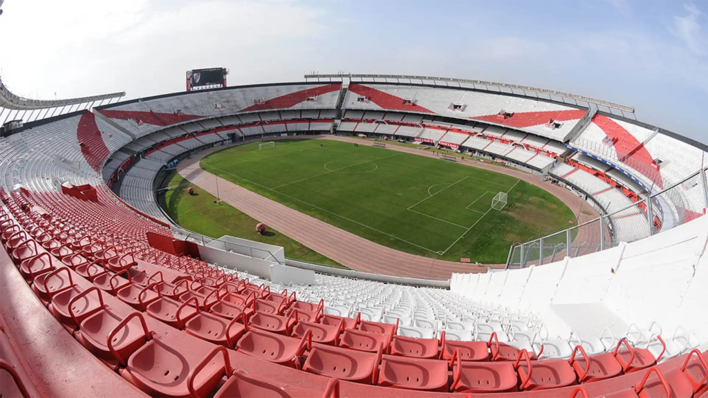 colo colo de almirón que le toca a river